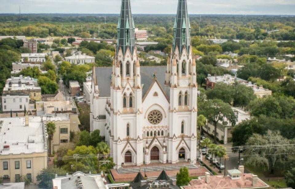 24-hours-in-savannah-visit-savannah-stay-lucky-thing-to-do-st-john-baptist-cathedral